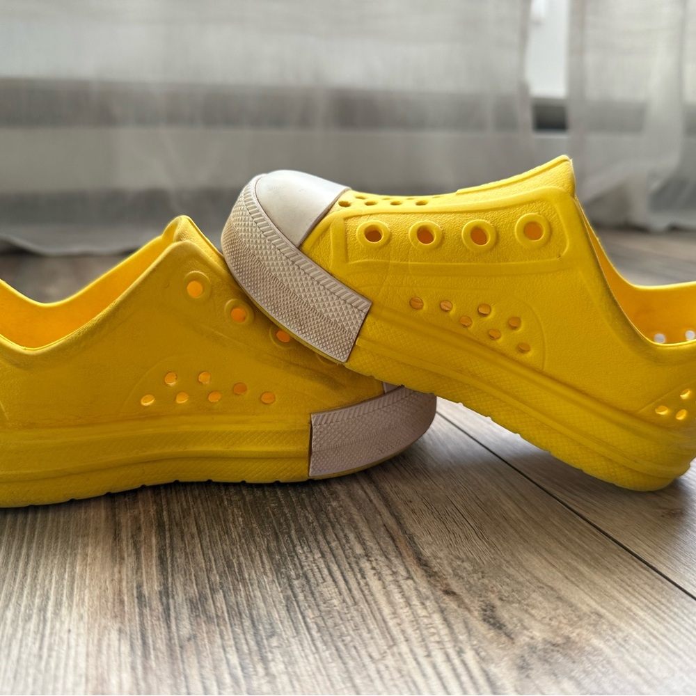 Converse Chuck Taylor All Star Play Lite Vibrant Yellow Kids Slip on Sneakers 10